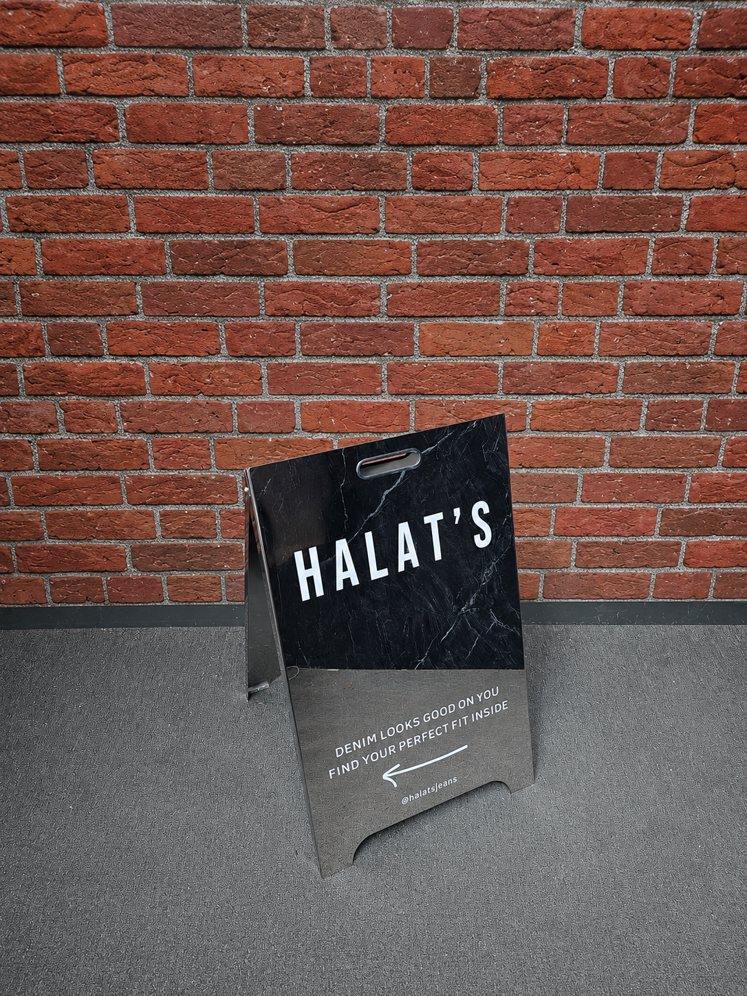 Mirrored Sidewalk Sign – 90 × 54 cm Stainless Steel A-Frame Display