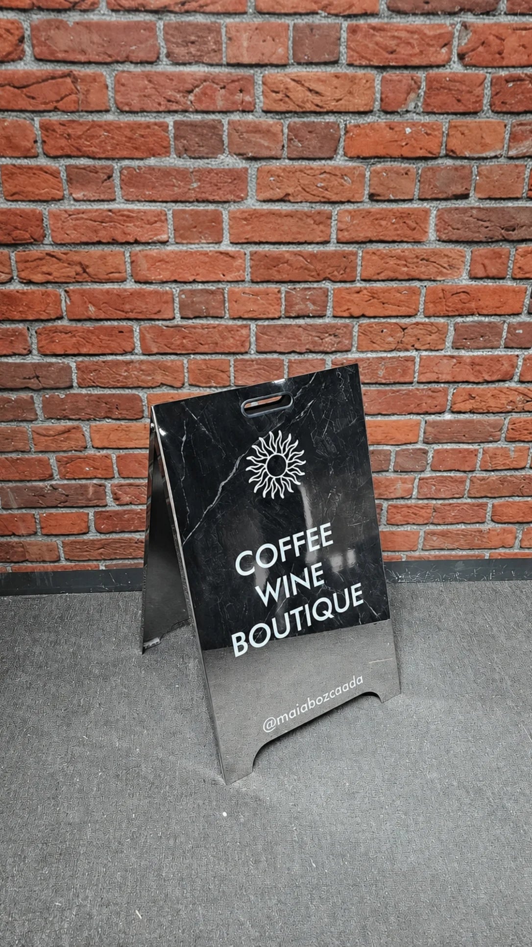 Mirrored Sidewalk Sign – 90 × 54 cm Stainless Steel A-Frame Display